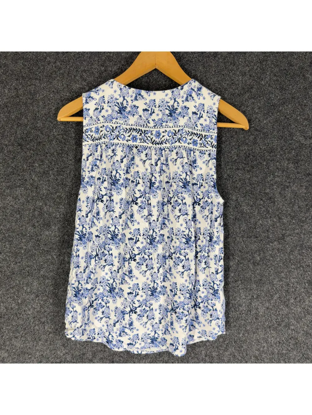 Katherine Barclay Blouse Women S Small White Floral V-Neck SLeeveless Tasseled - Picture 2 of 7